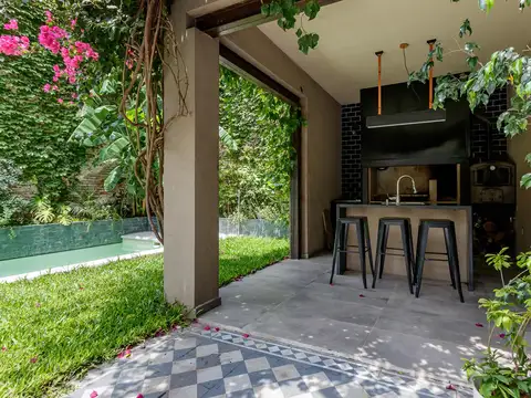 Casa 6 ambientes con 2 baños