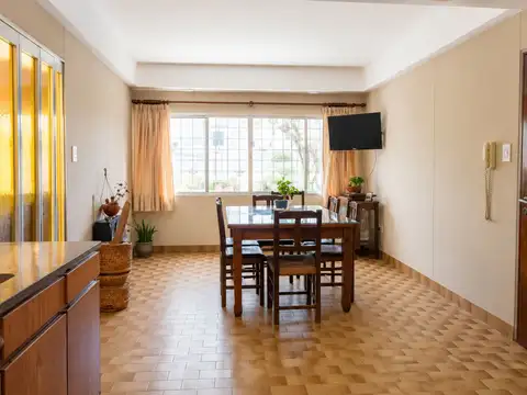 Casa 8 ambientes con 3 baños