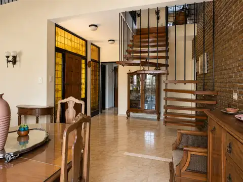 VENTA DE CASA 5 DORMITORIOS CON PILETA