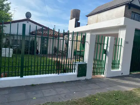 VENTA CASA 4 AMBIENTES - TORTUGUITAS
