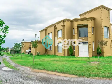 Casa en venta de 5 dormitorios en Club de Campo Ojimoro, Salta