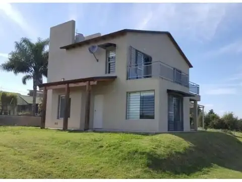 2 duplex con vista al rio sobre amplio terreno! A metros de Av. Esteban Lonne