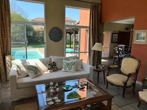 Casa 6 ambientes con 3 baños