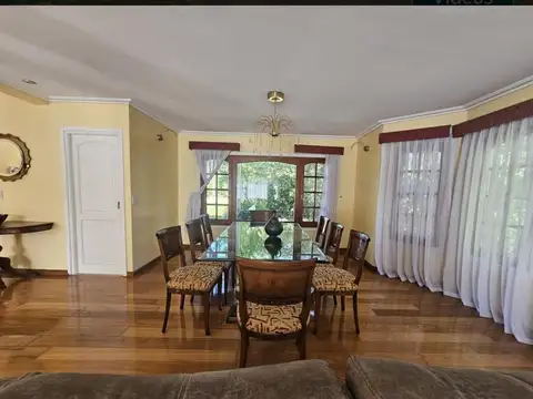 Casa 6 ambientes con 2 baños