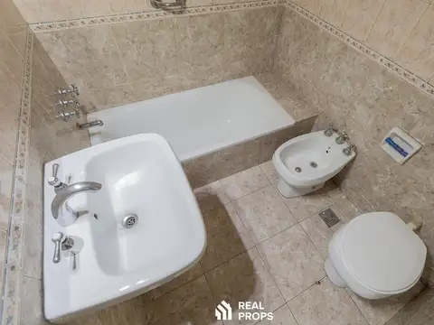 Departamento en Venta 3 ambientes con Balcon en San Telmo Piso alto