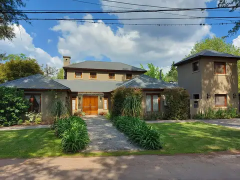 Alquiler Temporal Casa 4 dormitorios en Barrio Cerrado - Bella Vista