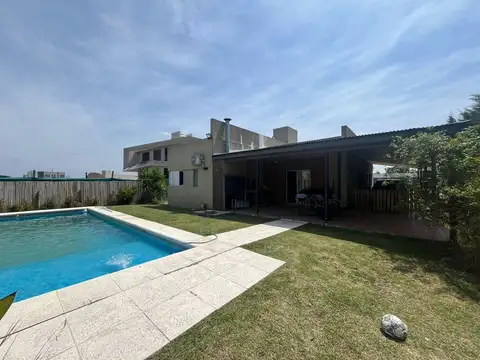 CASA CON PILETA ALQUILER FEBRERO - MARZO