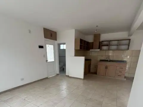 Depto Tipo Casa en Alquiler en Lomas de Zamora, $ 650.000