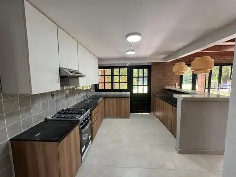 Casa 5 ambientes con 3 baños