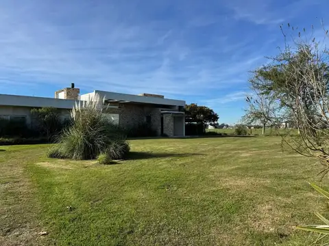 Casa 4 ambientes con 6 baños
