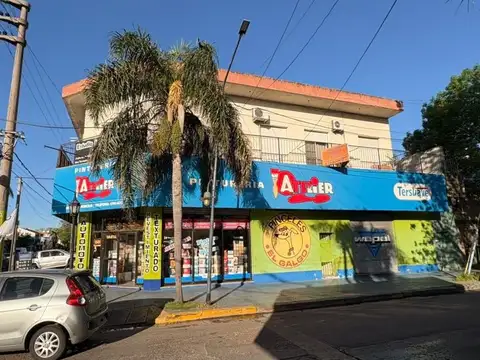 Pedro Arata 1520 y Ruta 202. Alquiler Oficina/Consultorio con balcón de 15 m2. 1er piso por escalera.