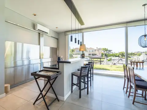 Casa en Venta con 11 cocheras