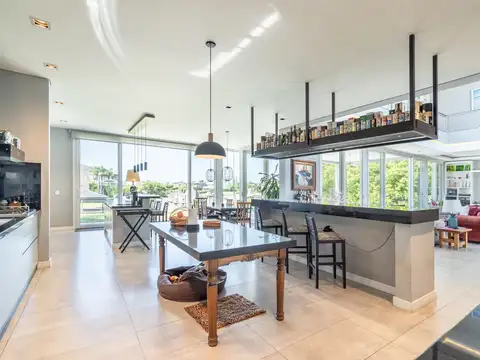Casa en Venta en Albanueva, USD 2.250.000