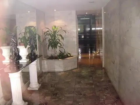 Arcos 2400, Piso 2