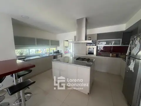 Casa en Venta con 4 cocheras