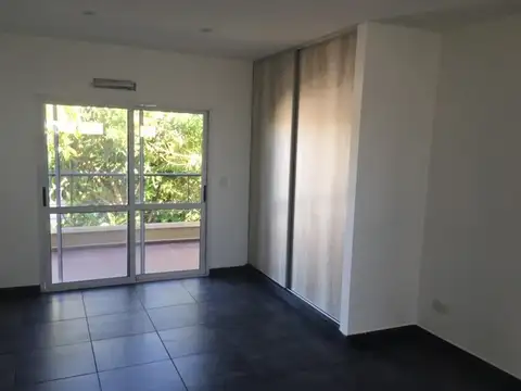 1 amb. al frente con balcón. sin expensas