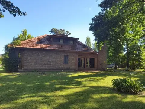 Casa en Venta con 2 cocheras