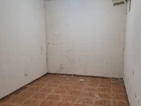 Excelente monoambiente con balcón.-