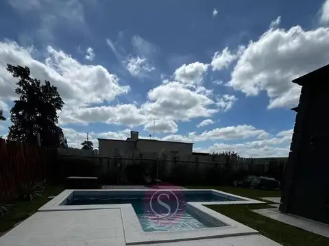 Casa en Venta con 4 cocheras