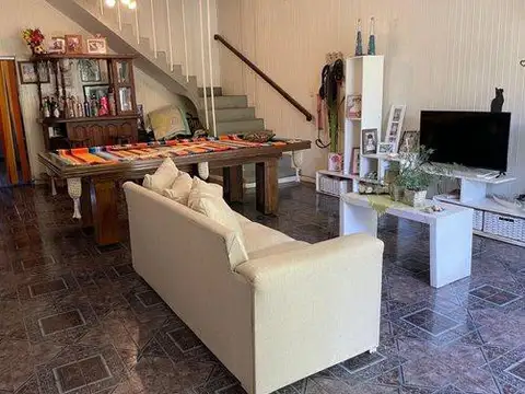 VENTA CASA DE TRES DORMITORIOS FLORIDA RIO CON PILETA