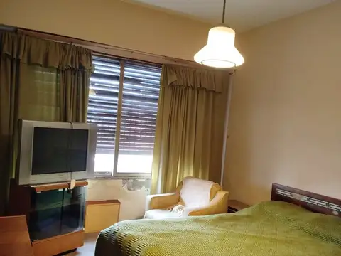 Venta casa quincho local sobre avenida