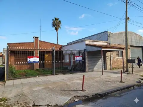 Venta casa quincho local sobre avenida