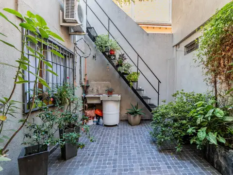 PH . CONTRAFRENTE . PATIO Y TERRAZA PROPIA SIN EXPENSAS