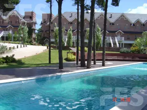 Departamento en venta y alquiler temporal Pinamar de 3 ambientes   entre piso