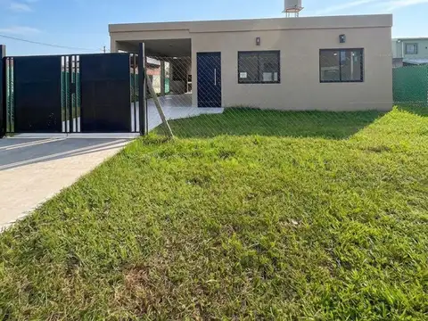 Casa en Alquiler en Los Pinos, Alvarez Dos dormitorios