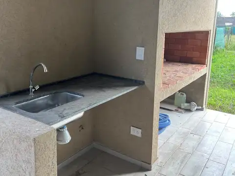 Casa 4 ambientes con 1 baño
