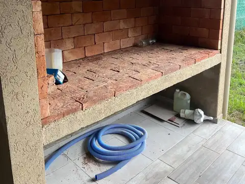 Casa en Alquiler con 2 cocheras