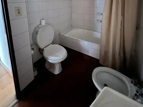 Departamento 1 ambiente con balcón y cocina separada en Villa Santa Rita