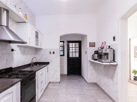 CASA 4 AMB VENTA  EN AVELLANEDA C/COCHERA Y QUINCH