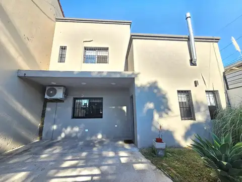 Casa 4 ambientes con 2 baños