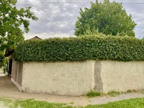 CASA VENTA 4 AMBIENTES VILLA TESEI  AMPLIO JARDIN