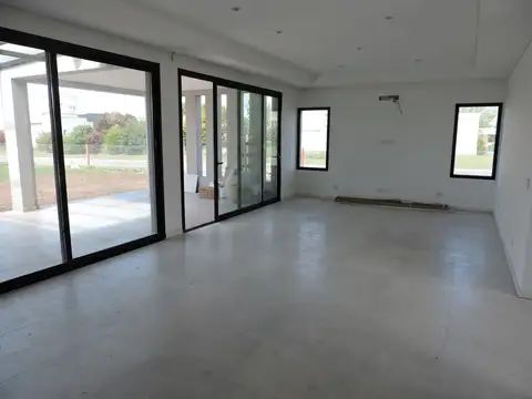Casa 5 ambientes con 3 baños