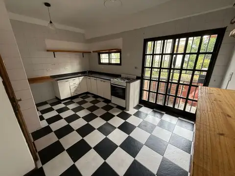 Casa en Alquiler con 1 cochera
