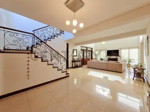 Casa 7 ambientes con 4 baños
