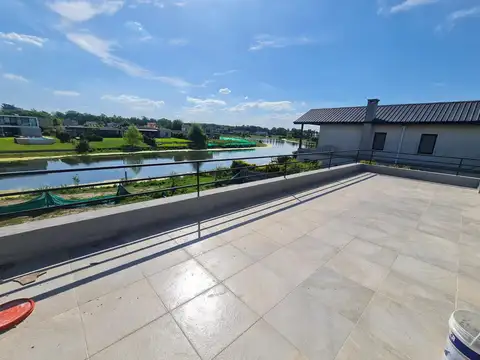 CASA 5 AMBIENTES CON COCHERA, PARRILLA, AZOTEA Y VISTA A LA LAGUNA - BARRIO SAN MATIAS - ESCOBAR