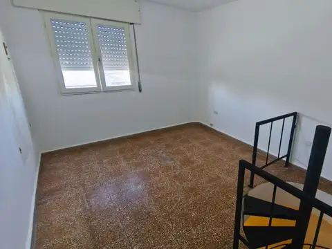 ALQUILER DEPARTAMENTO CON PATIO TALLERES