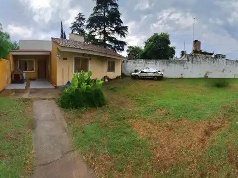 Casa + galpon + terreno de 1100m2 en Arguello