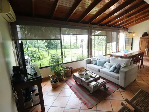 Casa 5 ambientes con 3 baños