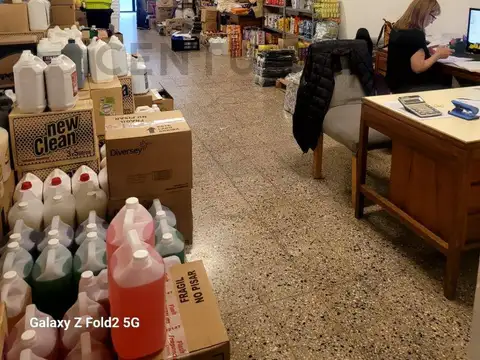 Se vende Local y/o deposito  de 135 mts2, planta libre