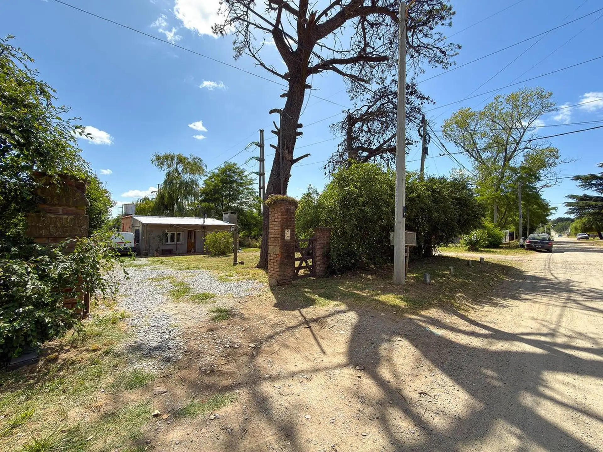 Casa quinta 3 dorm, 2100m² con pileta — Cerro Leones