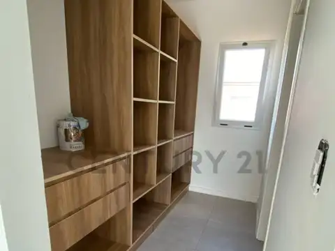 CASA CON PILETA CON FONDO A PULMON