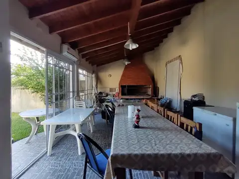Casa 5 ambientes con 4 baños
