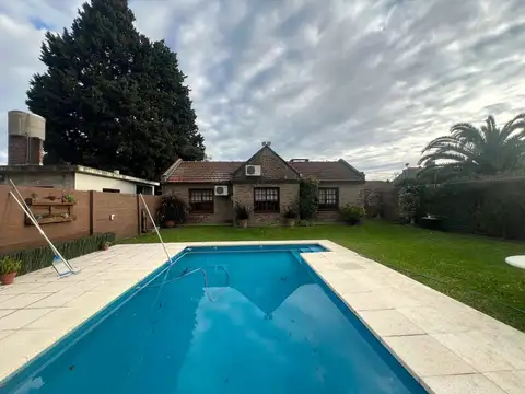 Casa en Venta con 3 cocheras