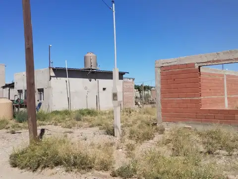 Vende Terreno con avance de Obra en Centenario