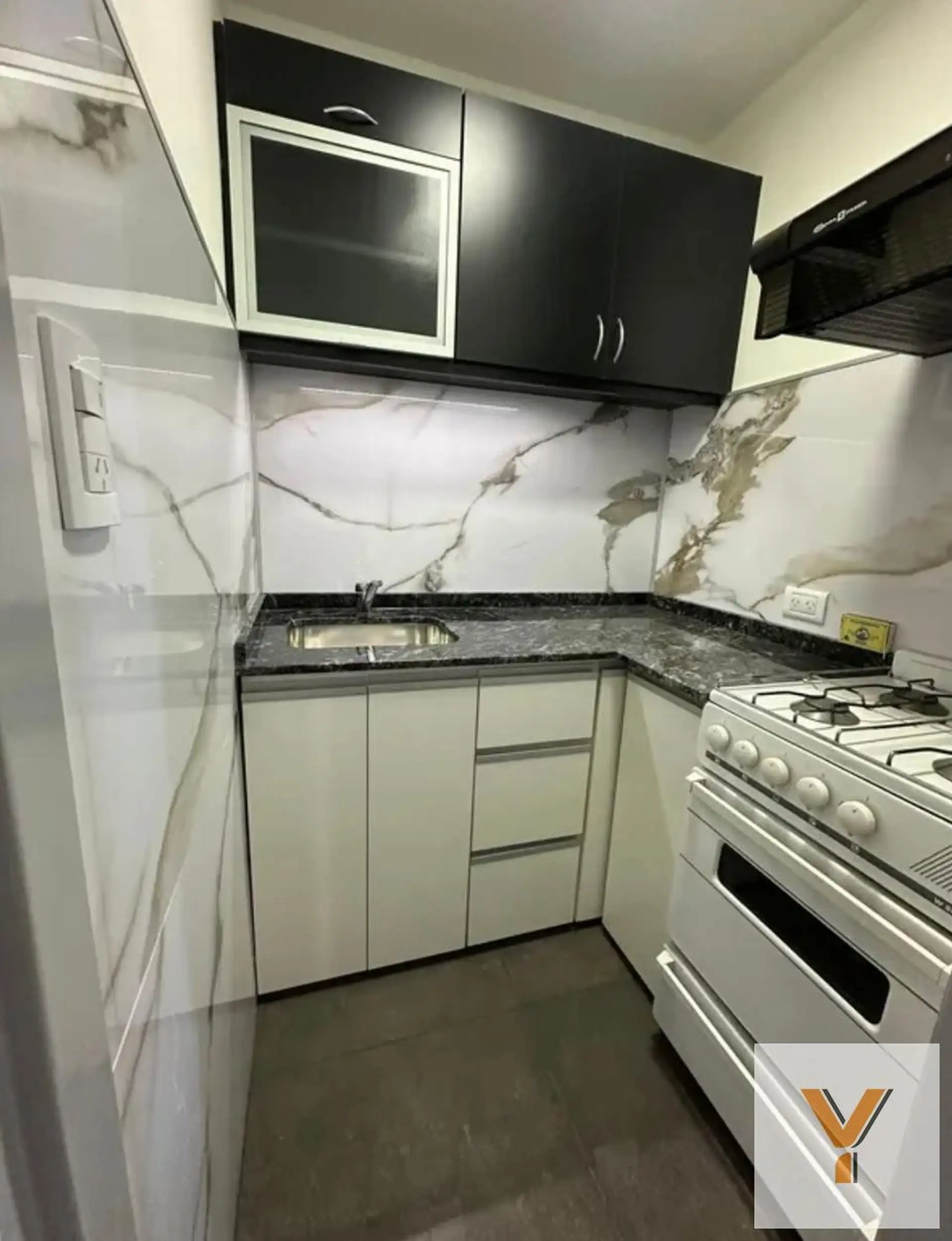 Depto monoambiente 23m² en alquiler, Olavarria y Av. Colón, luminoso