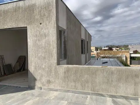 Casa 6 ambientes con 4 baños